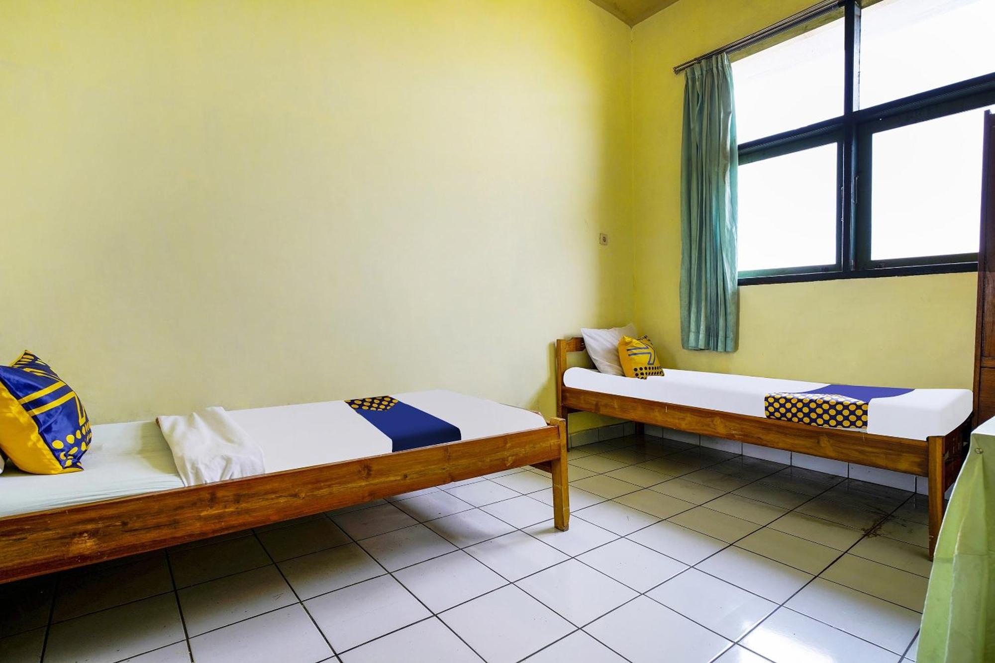 Spot On 91064 Wisma Lec Syariah Garut Eksteriør billede