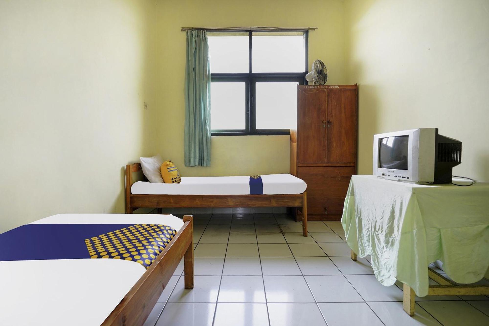 Spot On 91064 Wisma Lec Syariah Garut Eksteriør billede